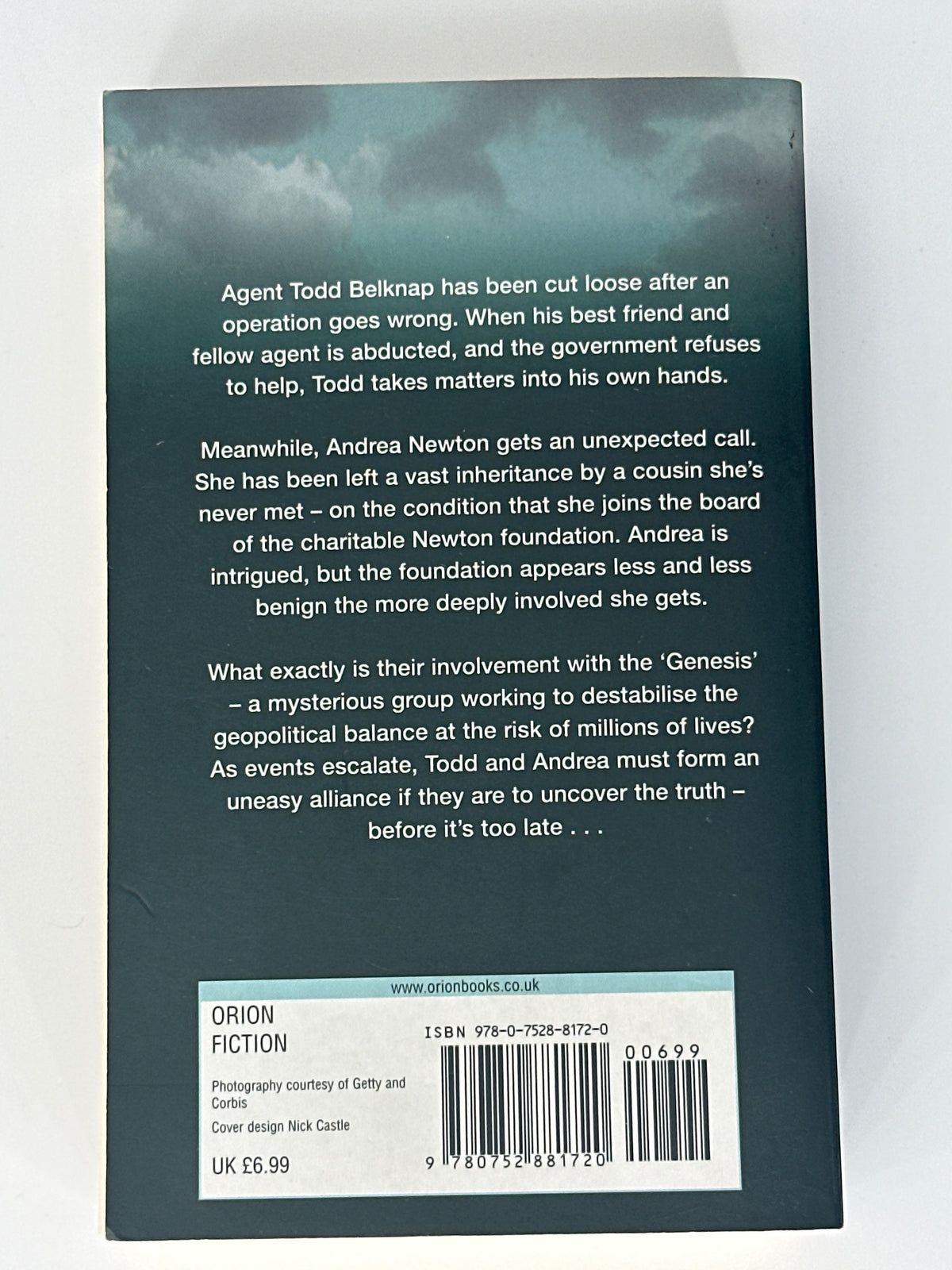 Robert Ludlum The Bancroft Strategy back cover image