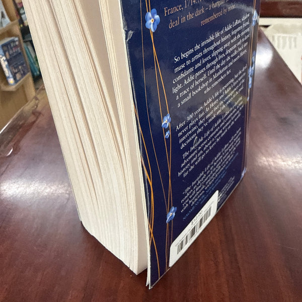 The Invisible Life of Addie LaRue (International Edition)