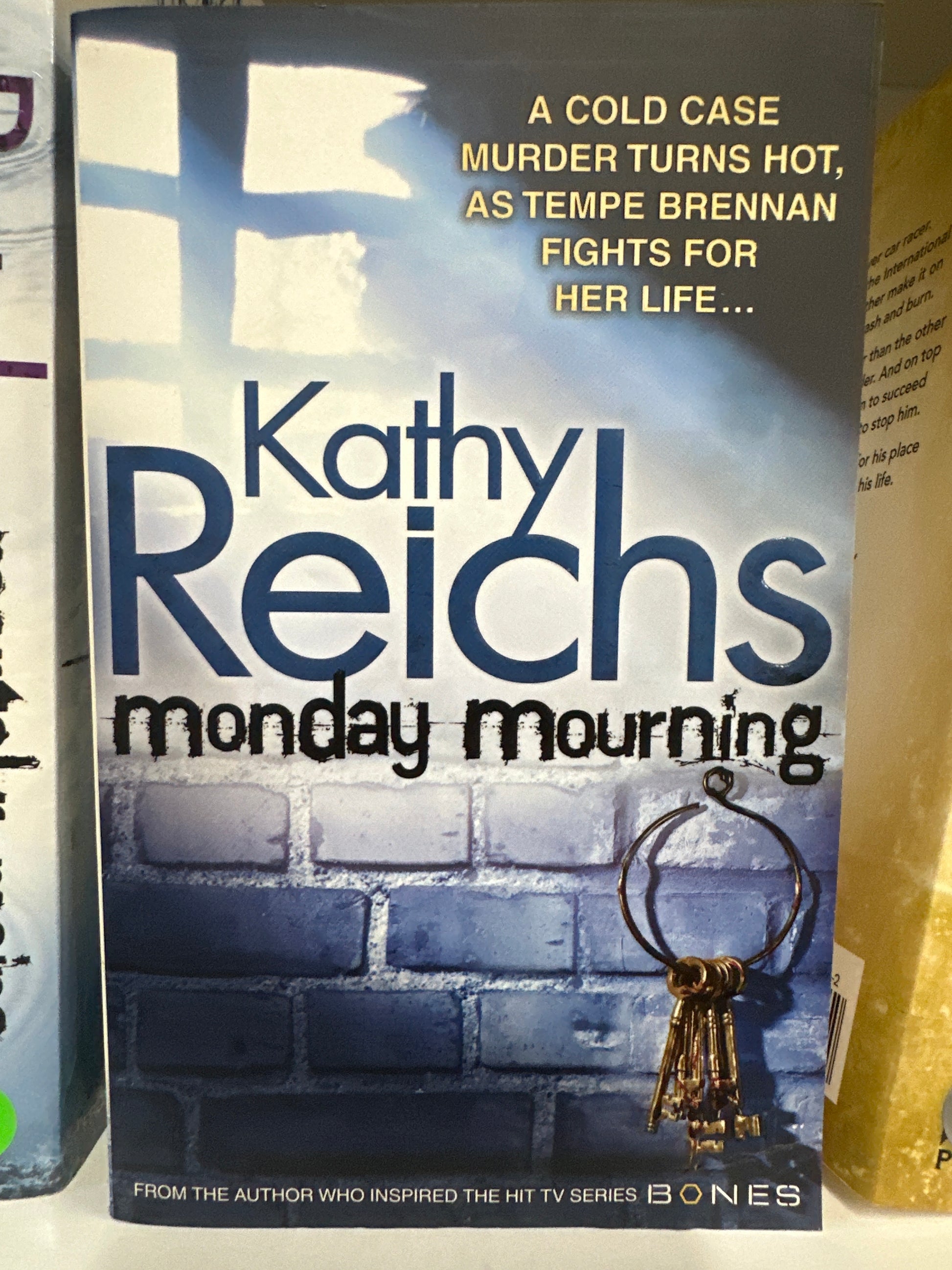 Monday Mourning (Temperance Brennan Book7)