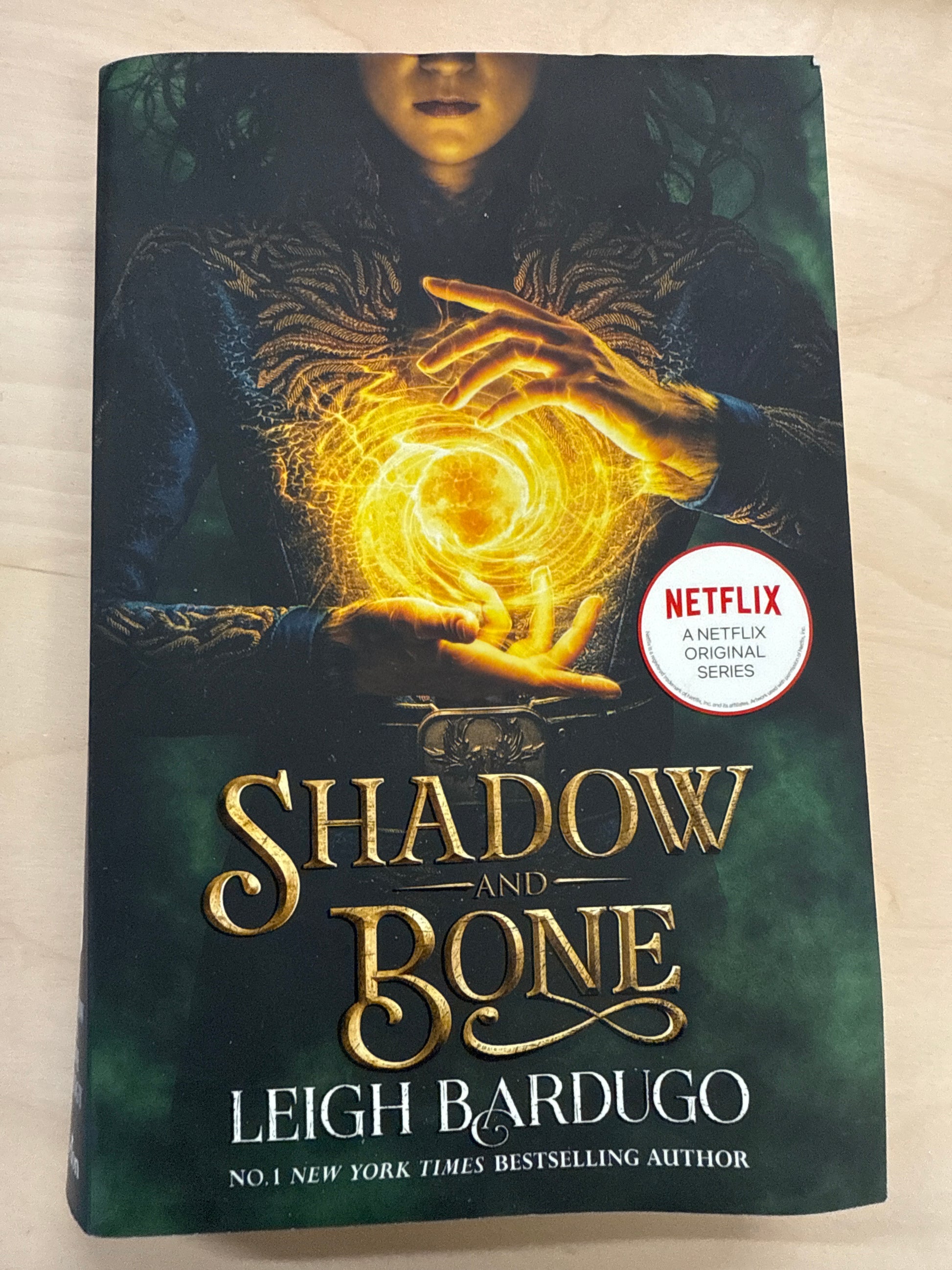 Shadow and Bone (Shadow and Bone #1)