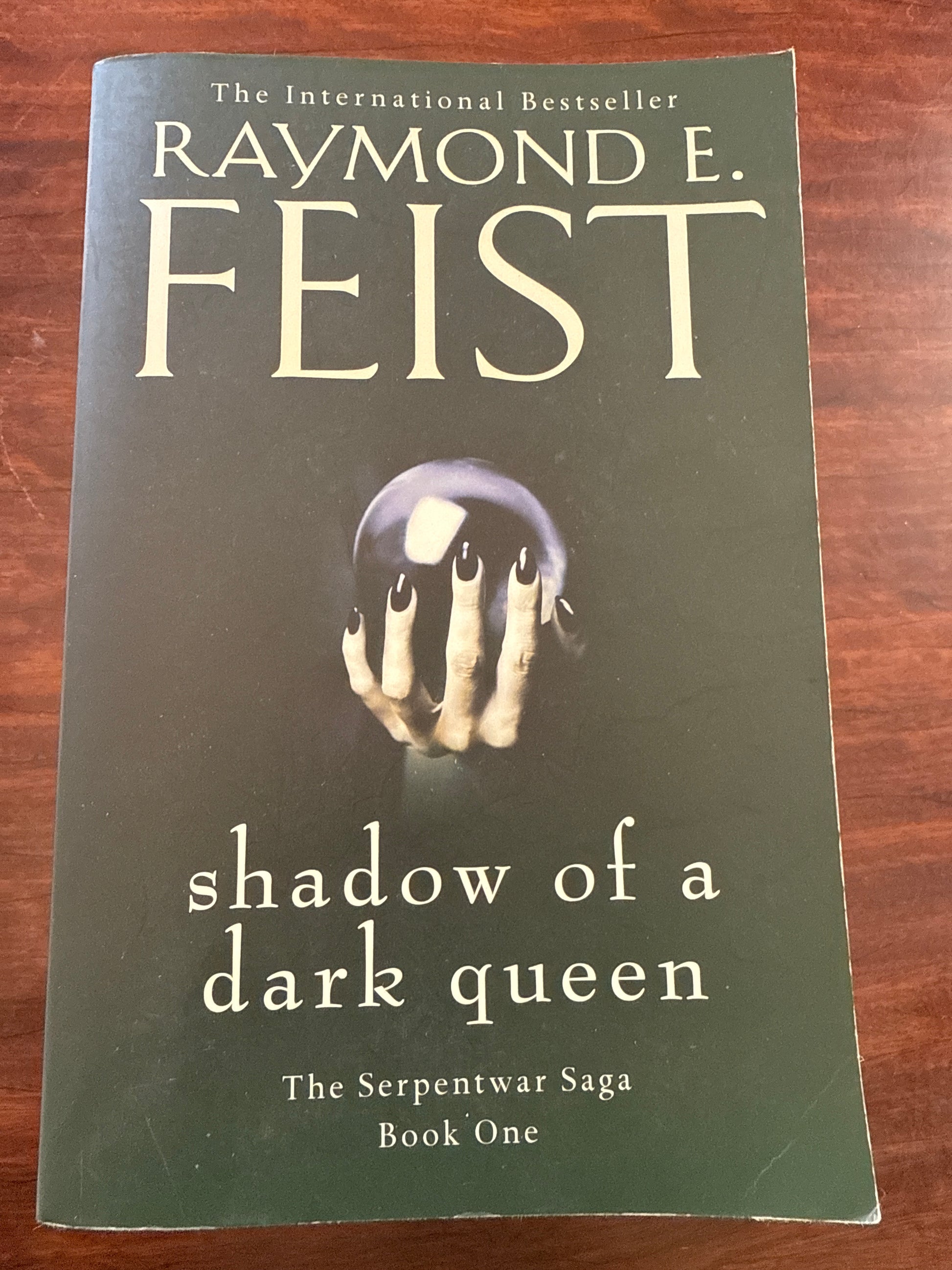 Shadow of a Dark Queen (The Serpentwar Saga #1)