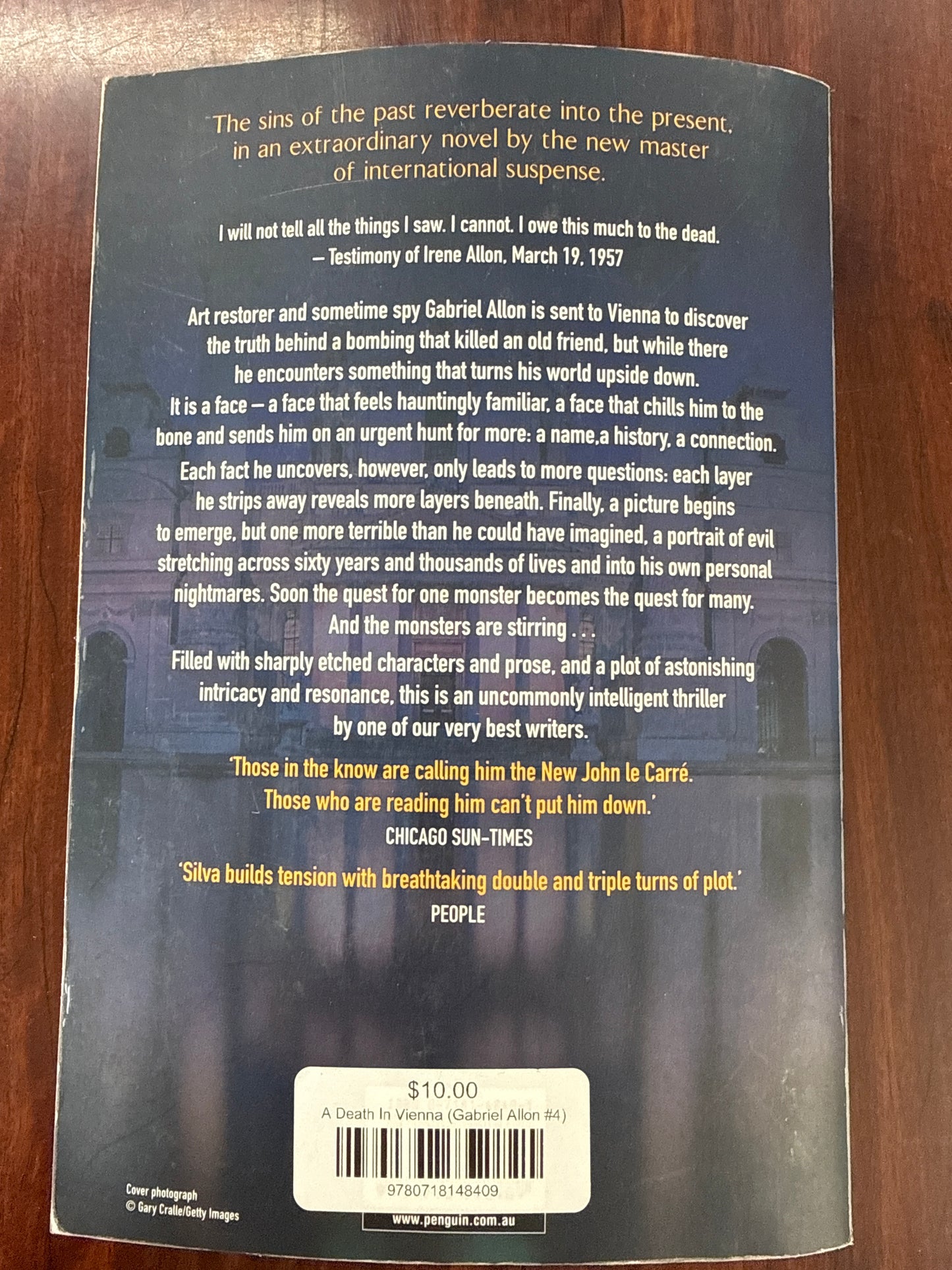 A Death In Vienna (Gabriel Allon #4)