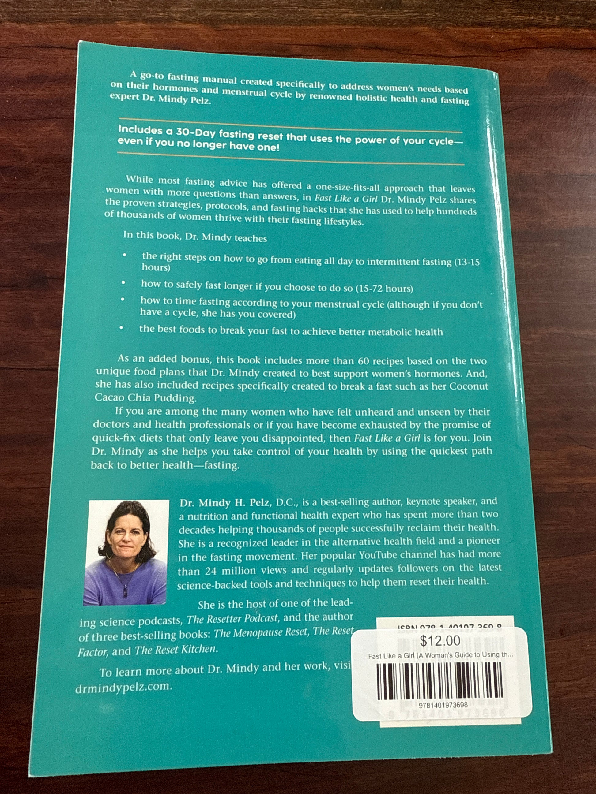 Fast Like a Girl (A Woman's Guide to Using the Healing Power of Fasting to Burn Fat, Boost Energy, and Balance Hormones)