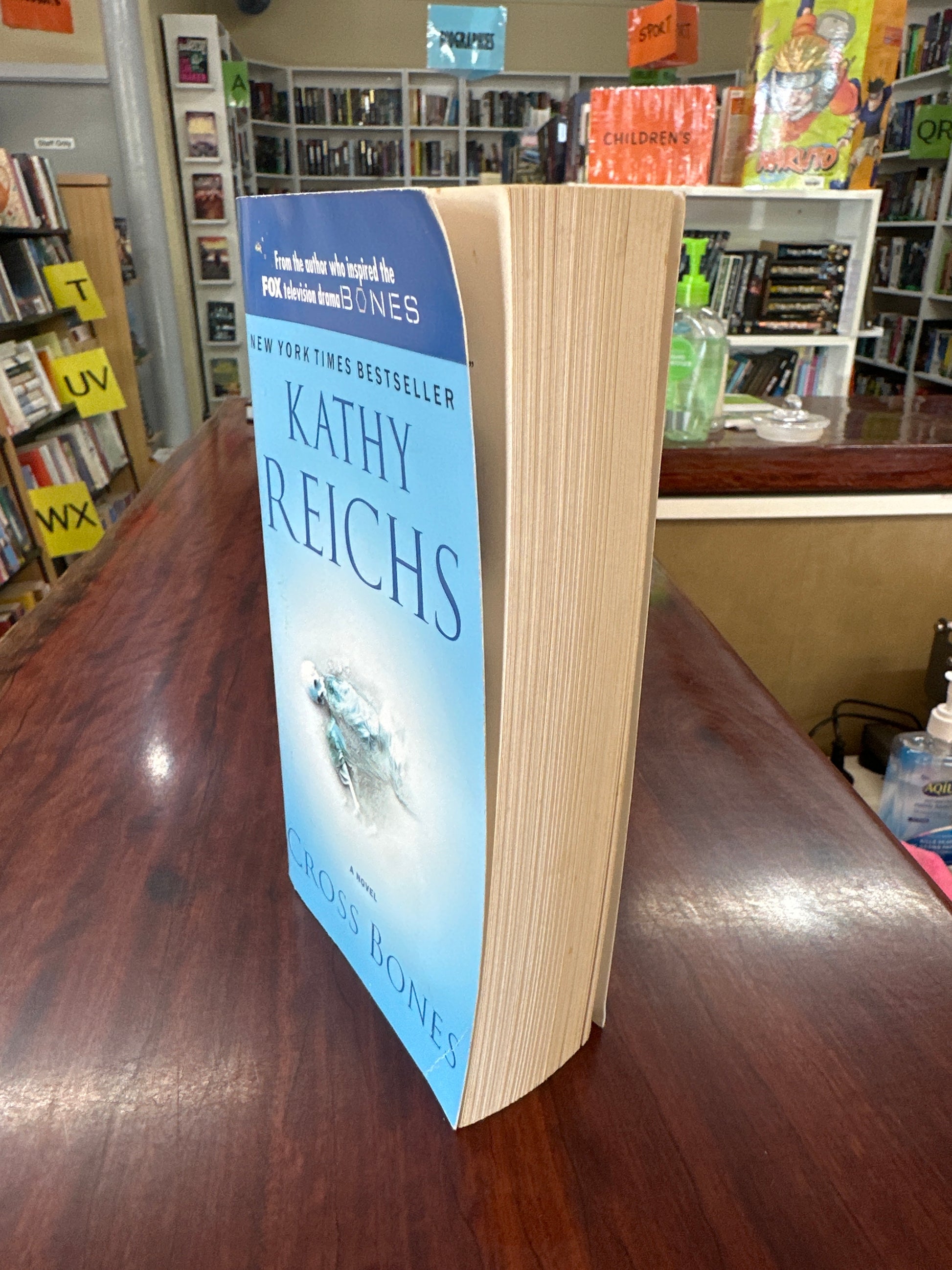 Cross Bones (Temperance Brennan #8)