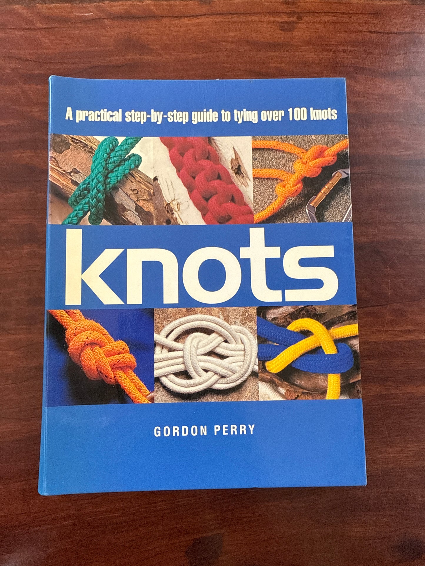 Knots - A Practical Step-by-step Guide to tying over 100 Knots