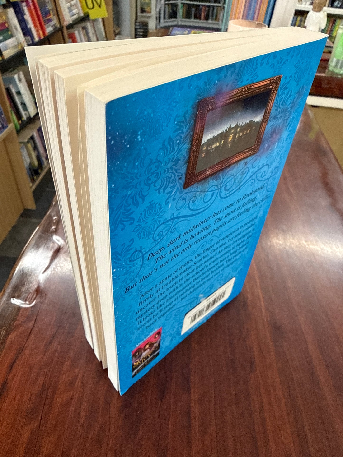 The Whispers in the Walls (Scarlet and Ivy #2)