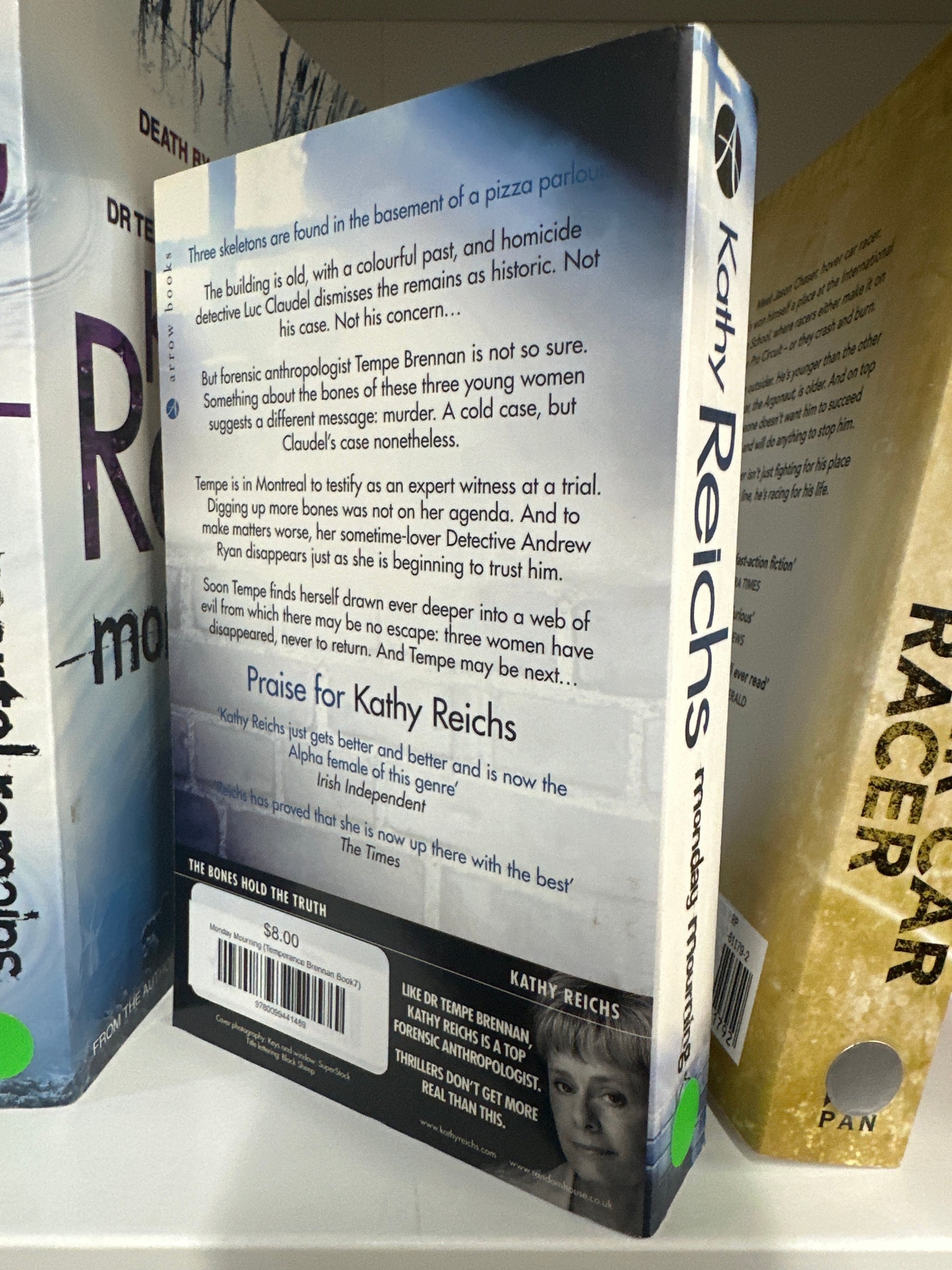 Monday Mourning (Temperance Brennan Book7)