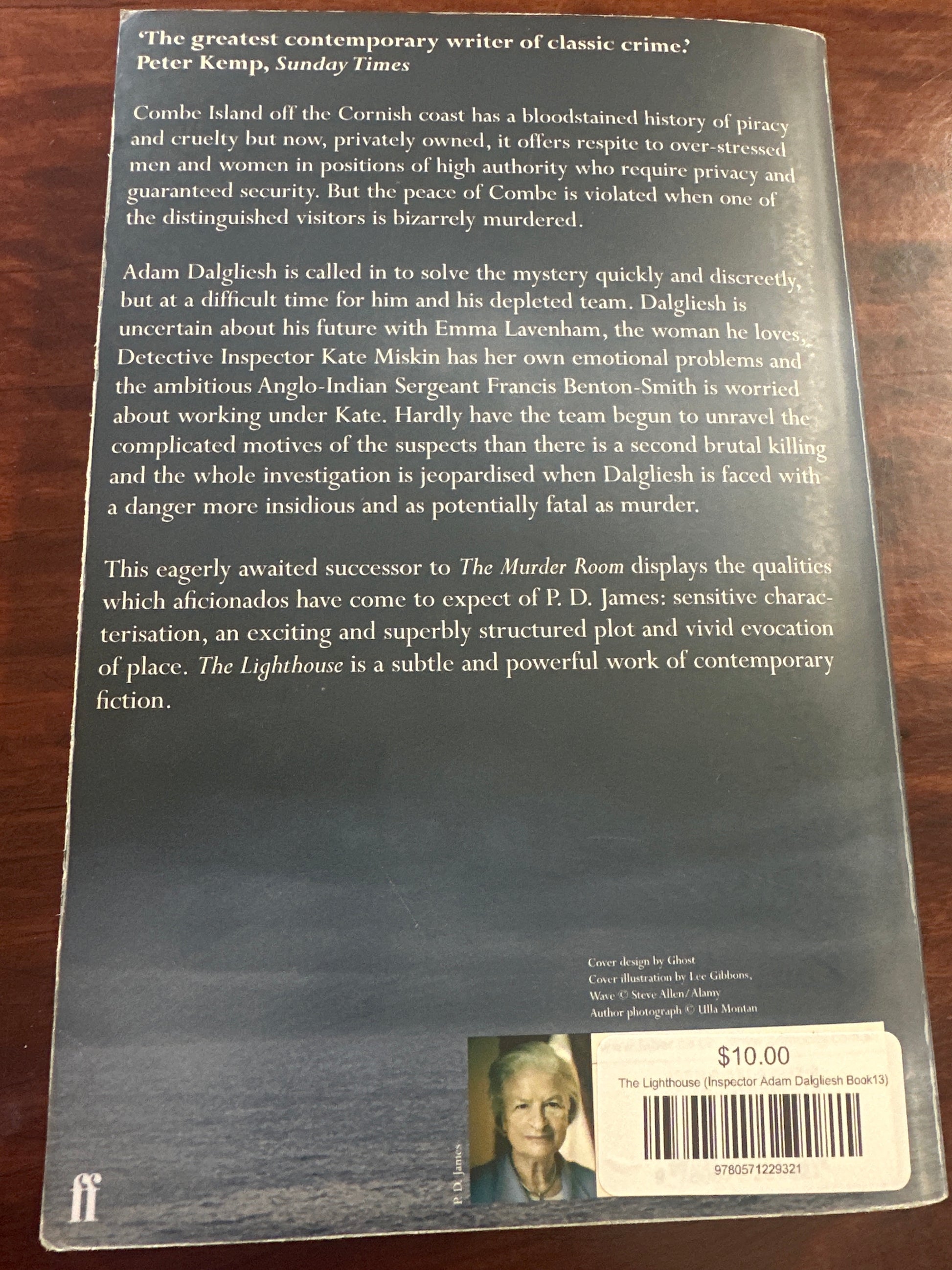 The Lighthouse (Inspector Adam Dalgliesh Book13)