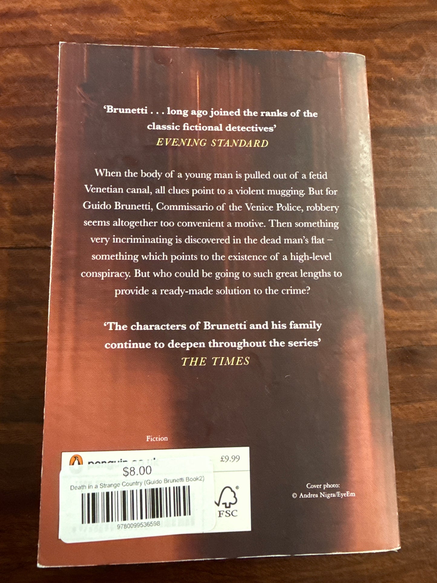 Death in a Strange Country (Guido Brunetti Book2)