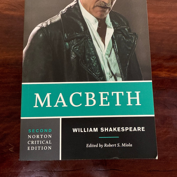 Macbeth: A Norton Critical Edition (Norton Critical Editions)