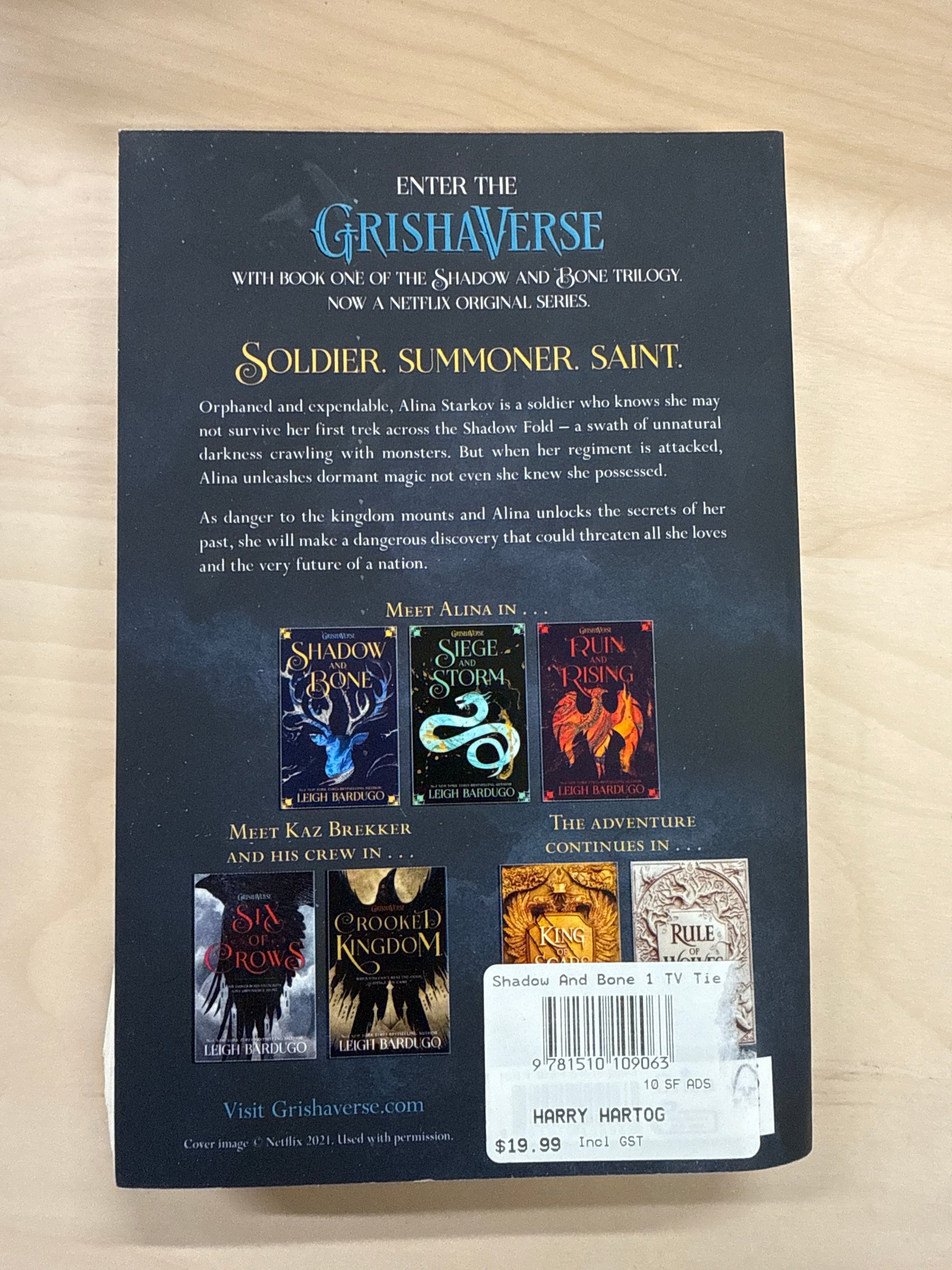 Shadow and Bone (Shadow and Bone #1)