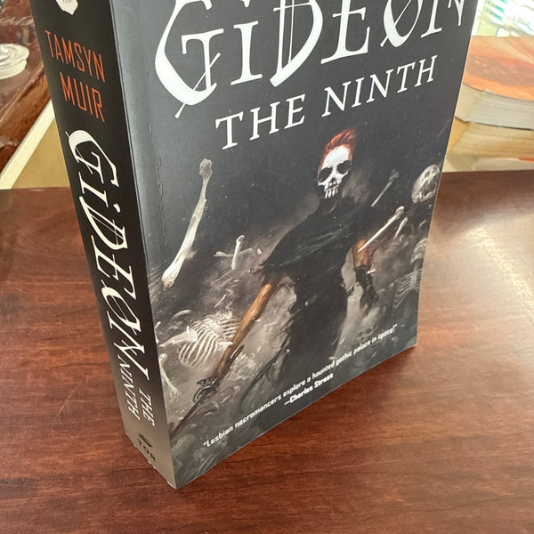 Gideon the Ninth (The Locked Tomb Series, 1)