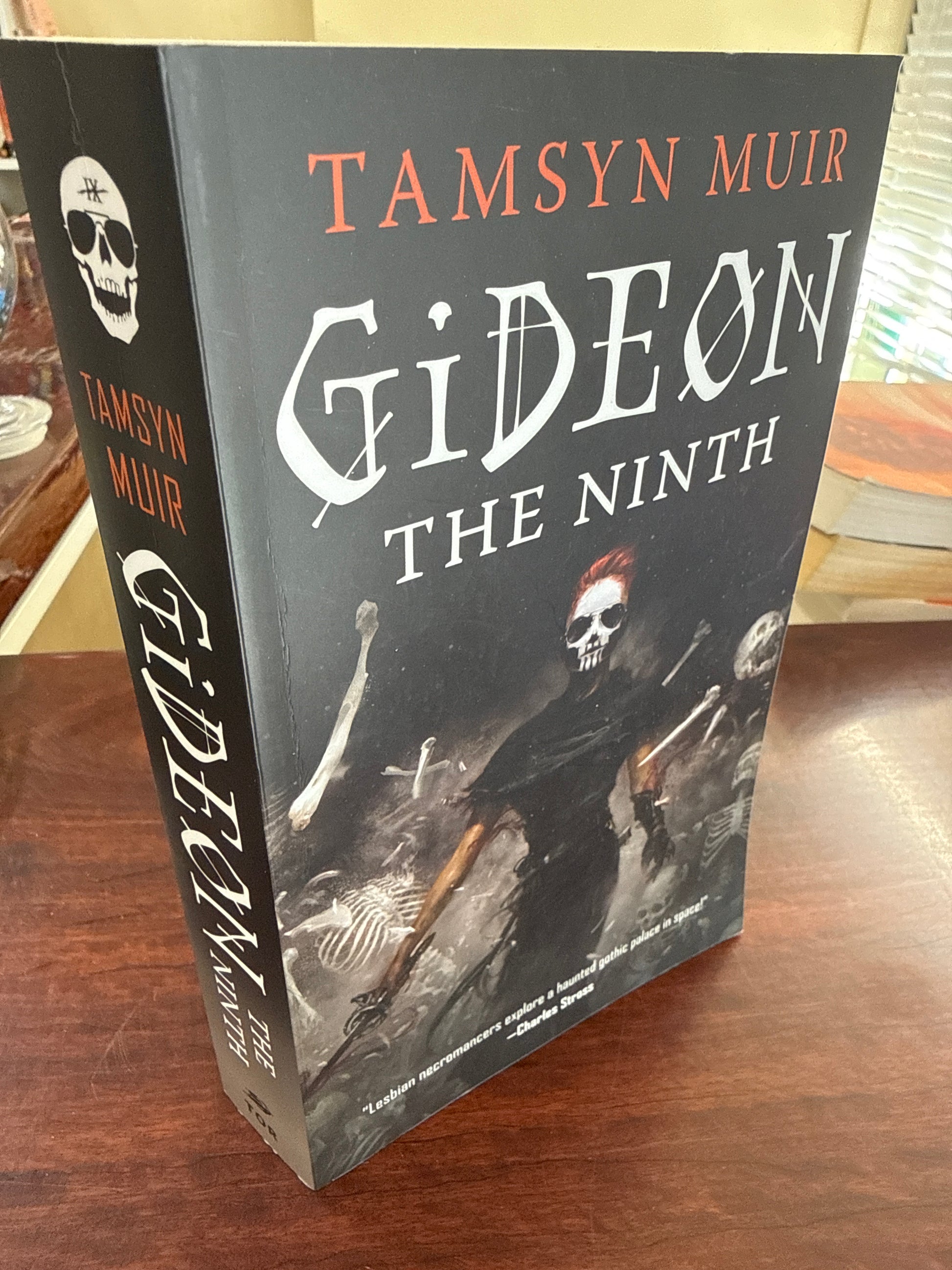 Gideon the Ninth (The Locked Tomb Series, 1)