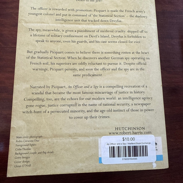 Robert Harris An Officer and a Spy back cover