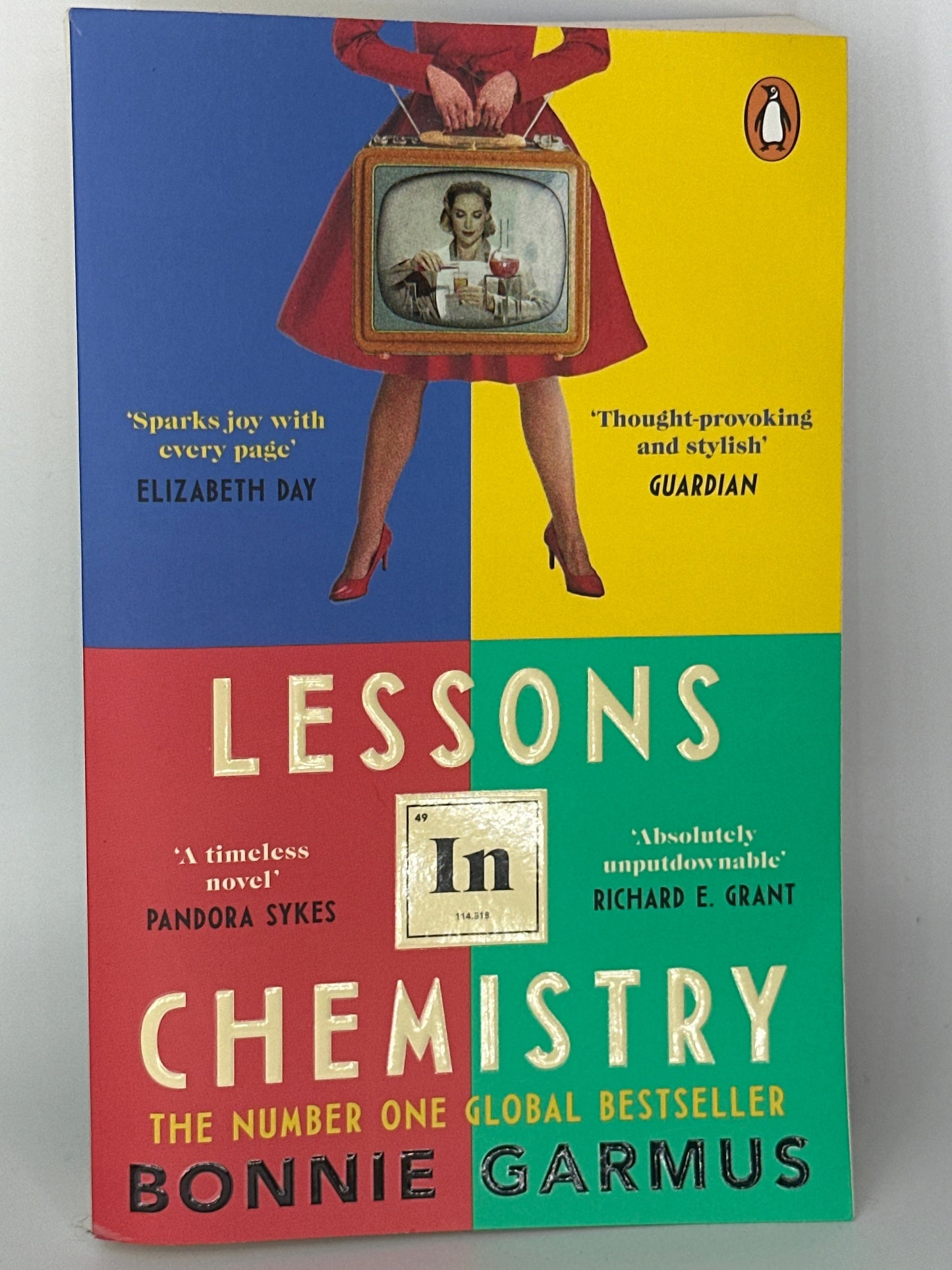 Bonnie Garmus Lessons in Chemistry actual front cover used books