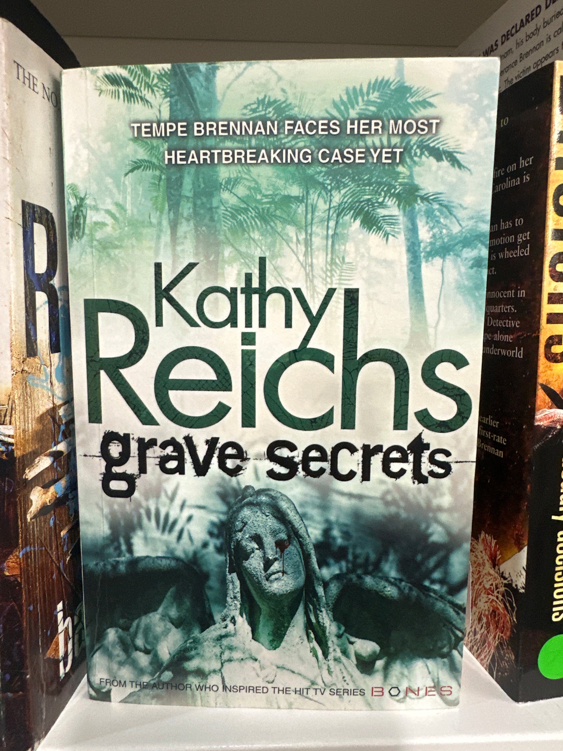 Grave Secrets: (Temperance Brennan 5)