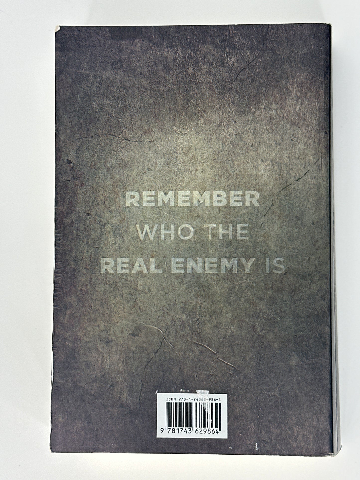 Suzanne Collins Catching Fire back cover image