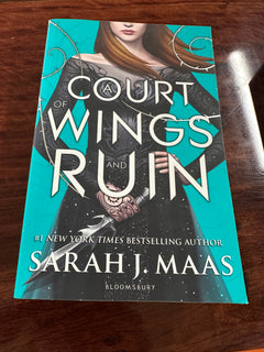 A Court of Wings and Ruin (A Court of Thorns and Roses)