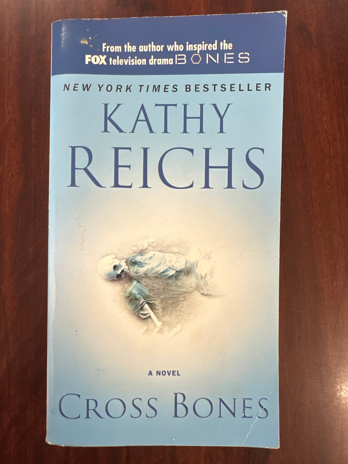 Cross Bones (Temperance Brennan #8)