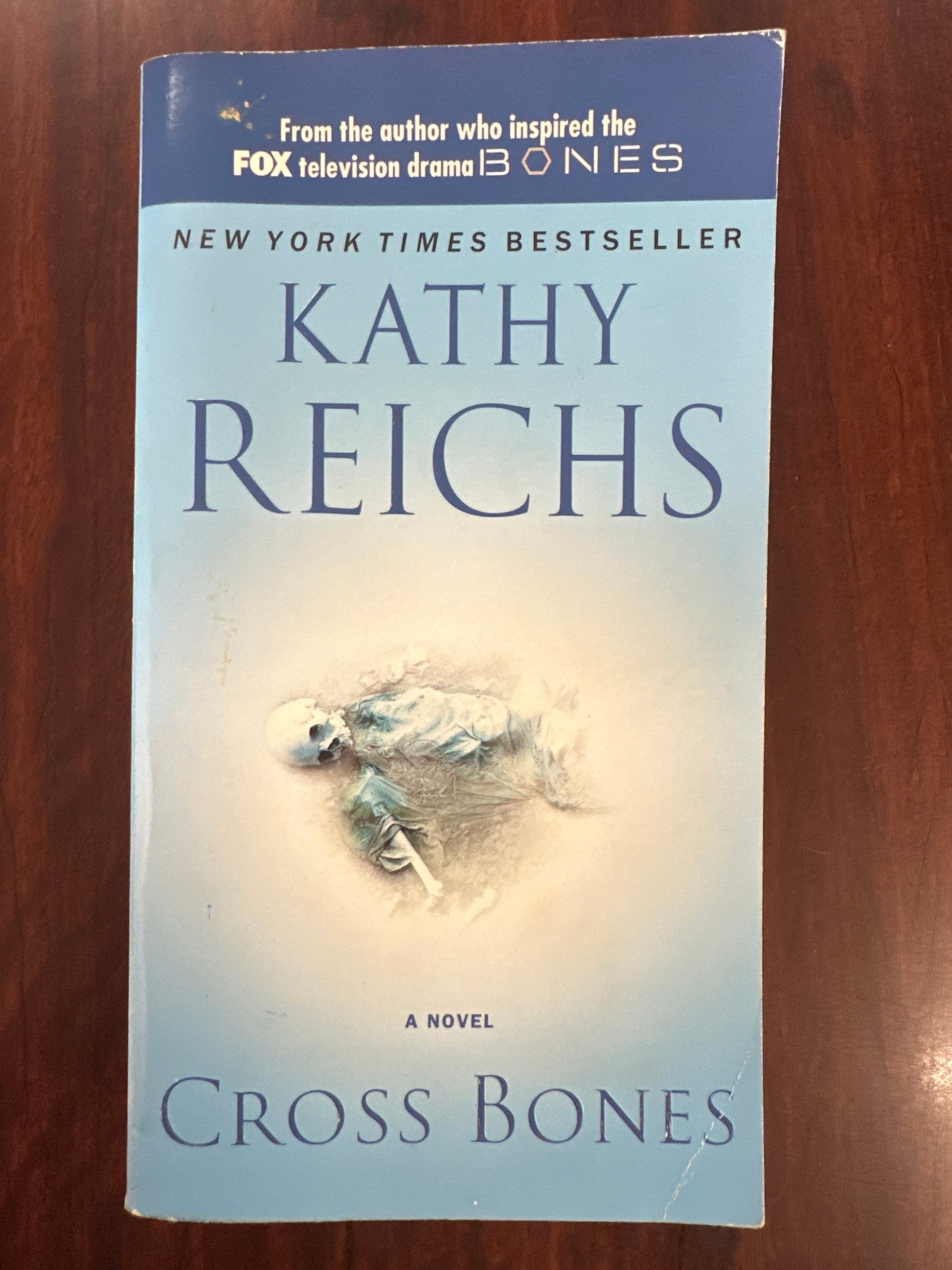 Cross Bones (Temperance Brennan #8)