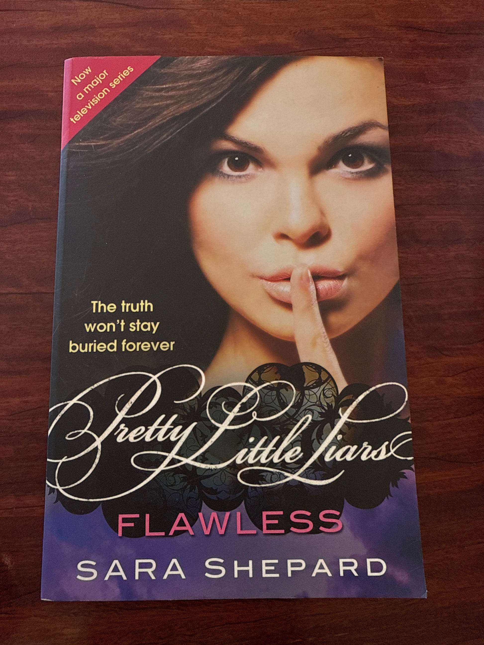 Flawless (Pretty Little Liars #2)