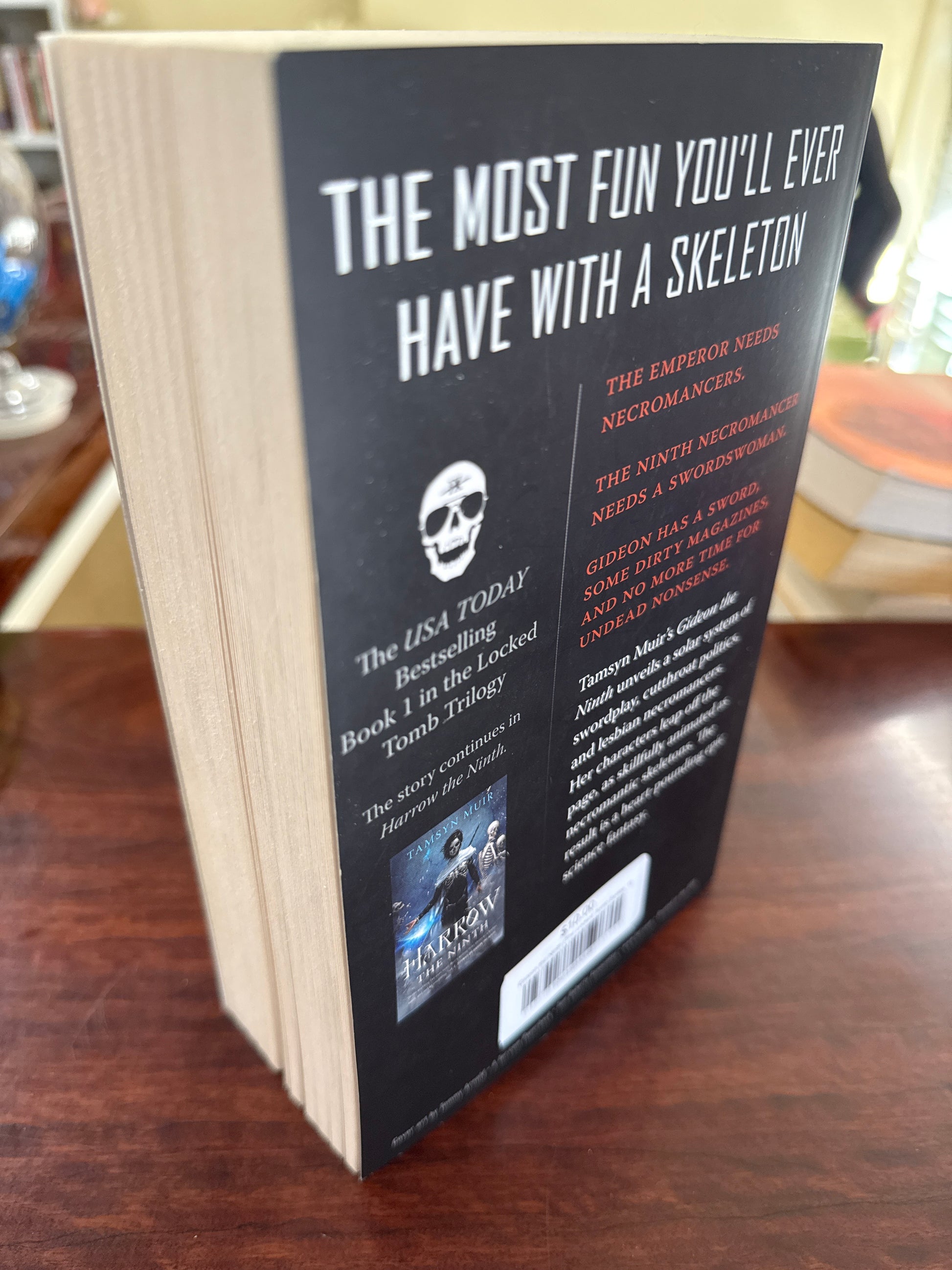 Gideon the Ninth (The Locked Tomb Series, 1)