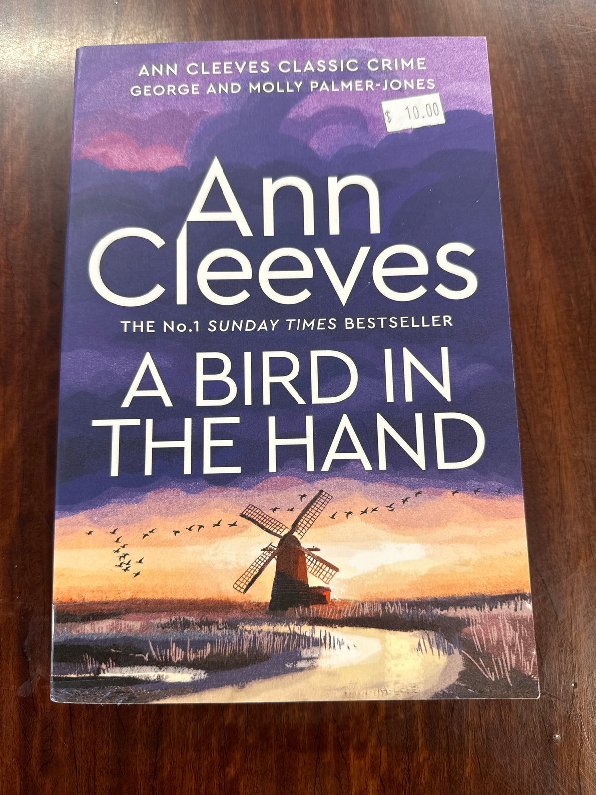 A Bird in the Hand (George & Molly Palmer-Jones #10)