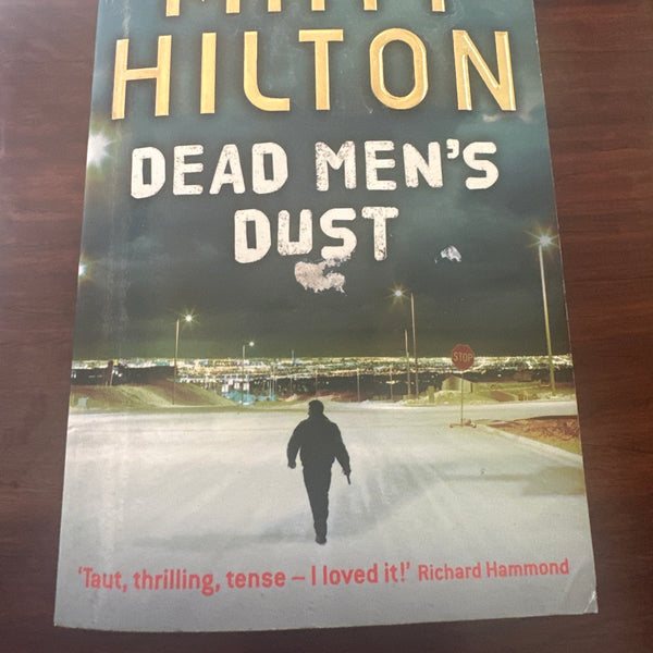 Dead Men's Dust (Joe Hunter)