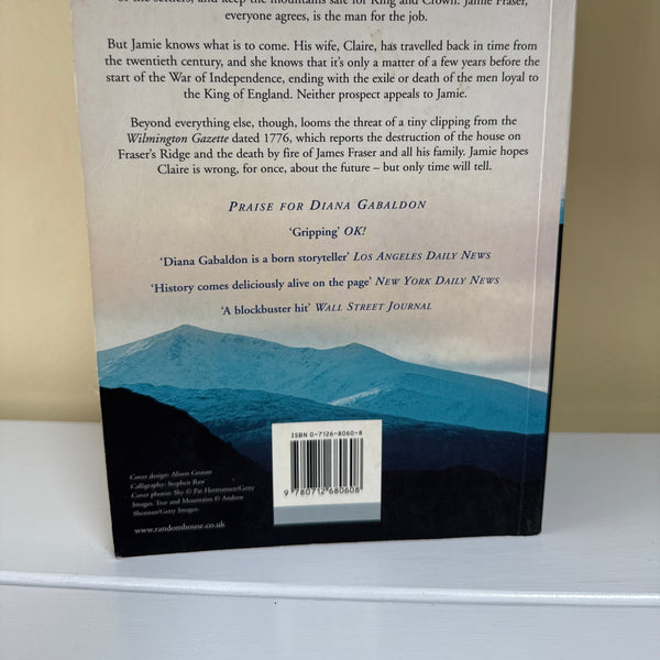 A Breath Of Snow And Ashes (Outlander #6)