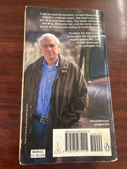 John Sandford Field of Prey back  cover