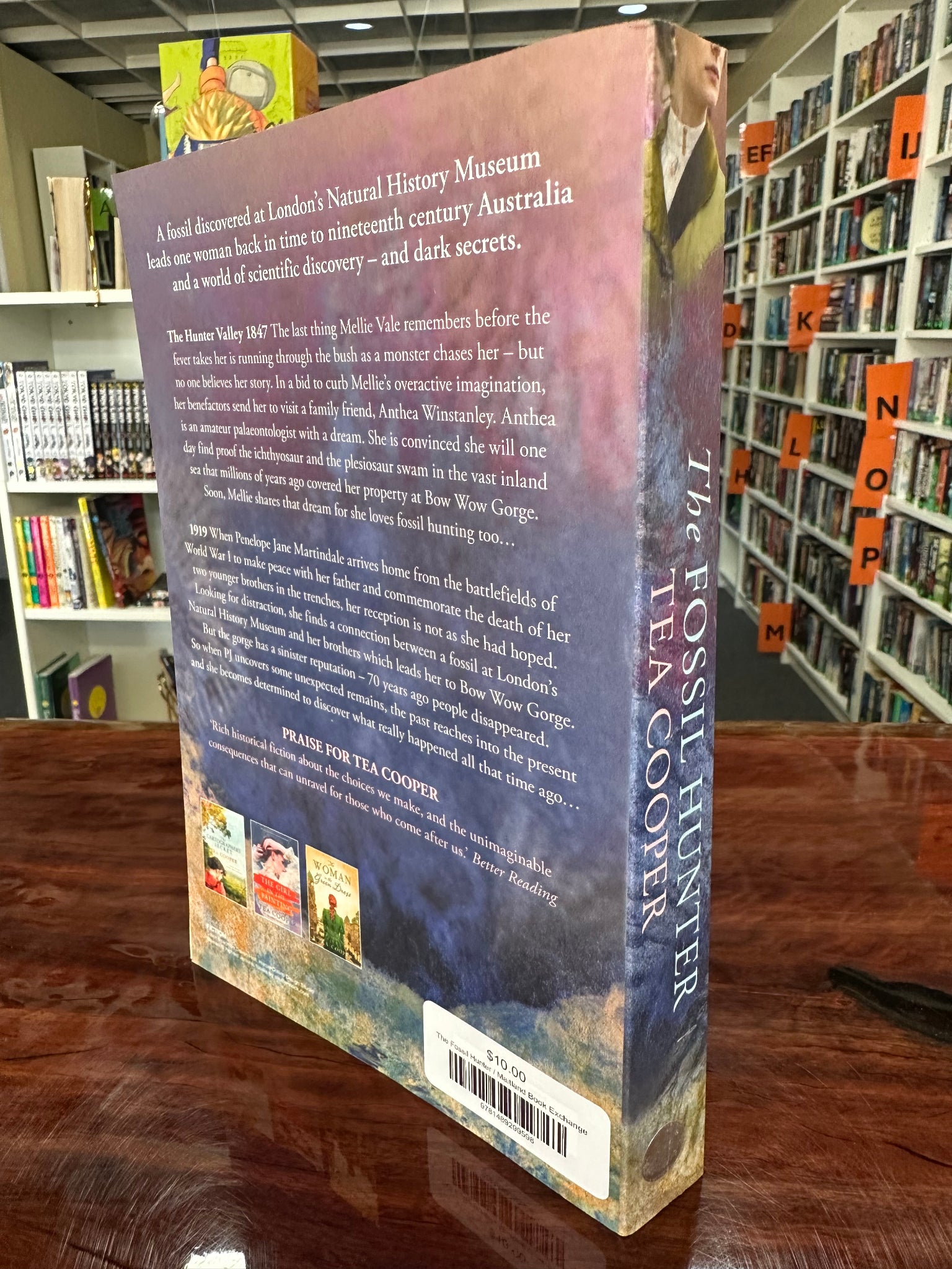 Tea Cooper Fossil Hunter back cover