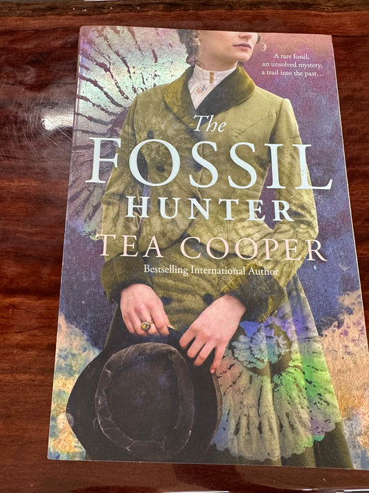 Tea Cooper Fossil Hunter cover