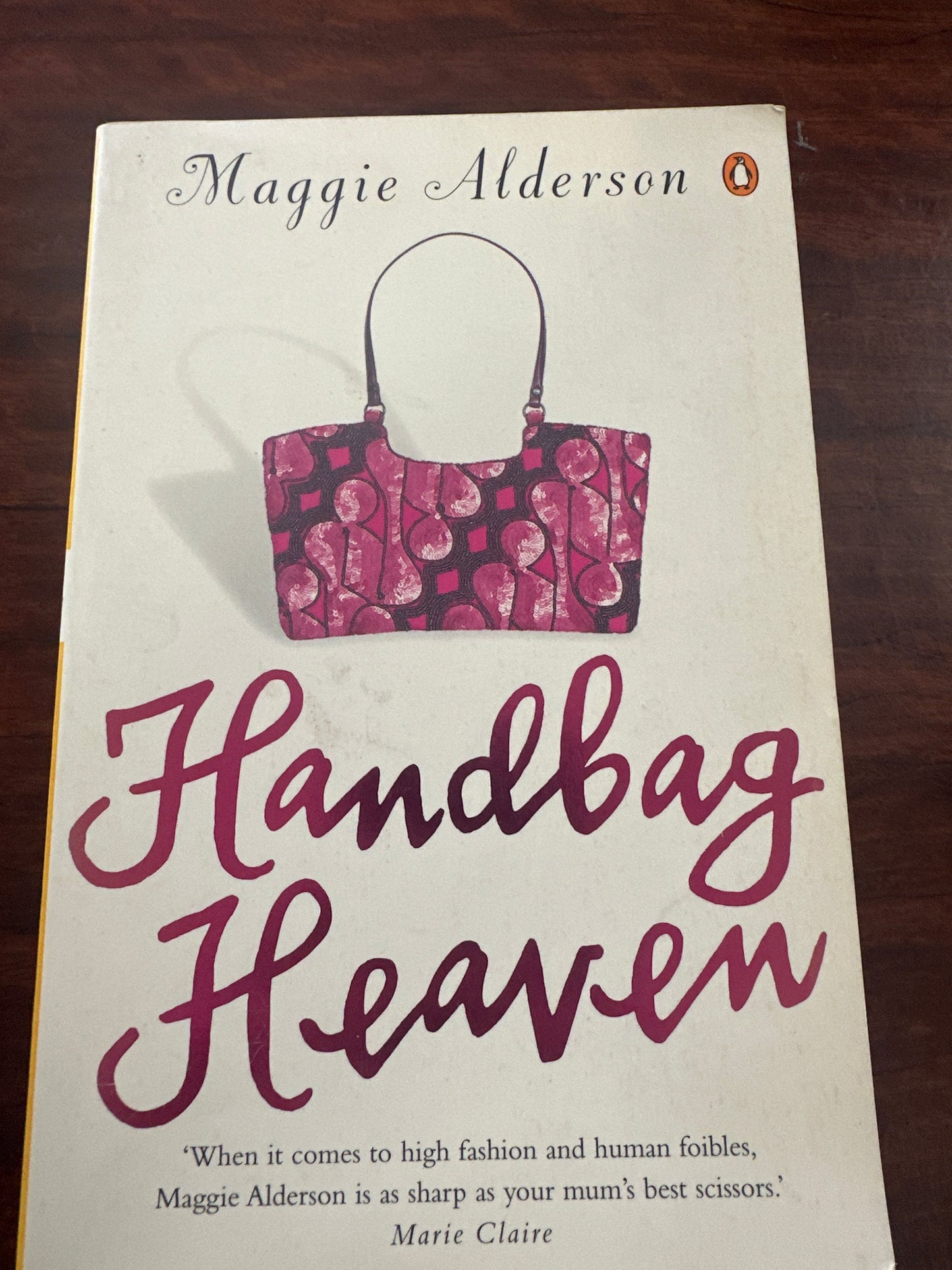 Book cover of 'Handbag Heaven' by Maggie Alderson with a pink handbag on a white background.
