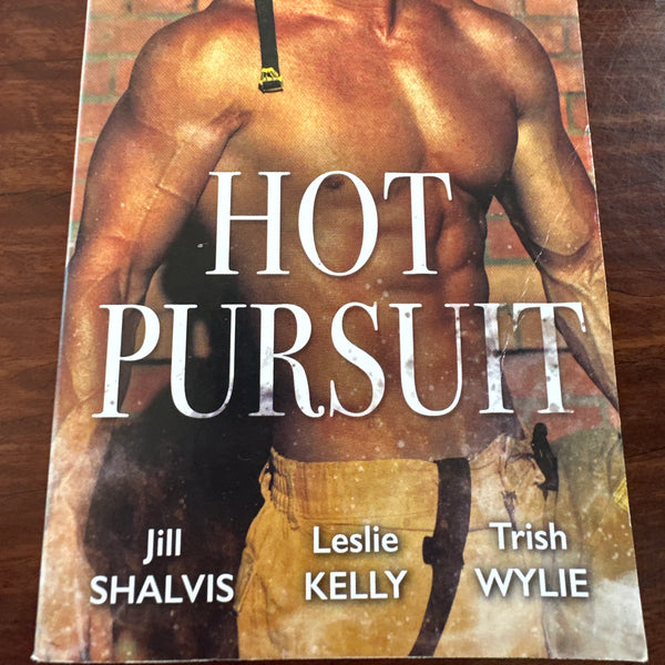 Hot Pursuit (3 reads in 1) Front cover