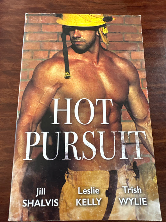 Hot Pursuit (3 reads in 1) Front cover