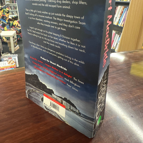 Stuart MacBride Missing and Dead back cover