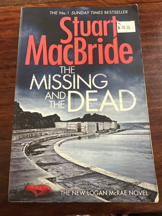 Stuart MacBride Missing and Dead front cover