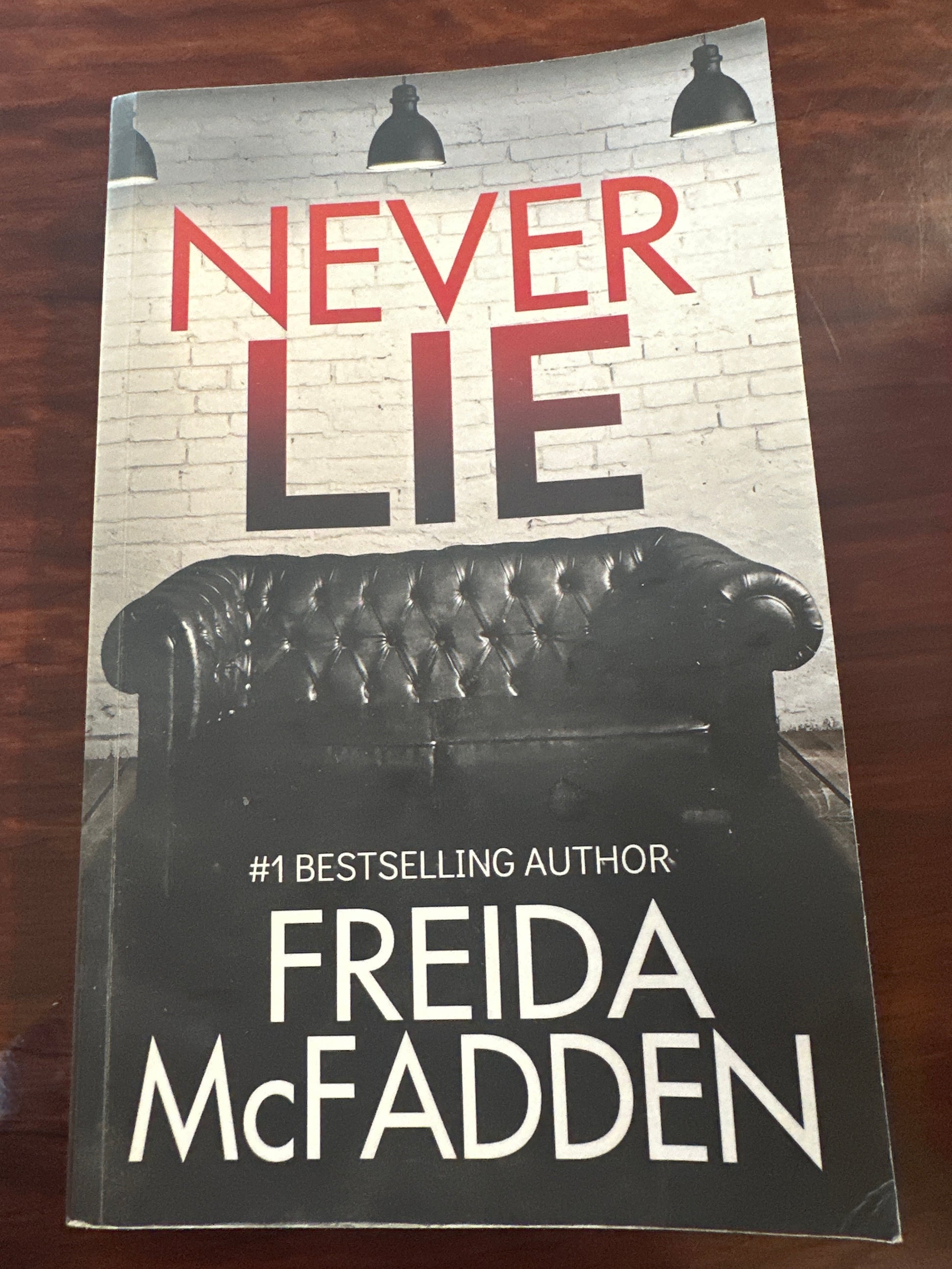 Never Lie Frieda McFadden front cover