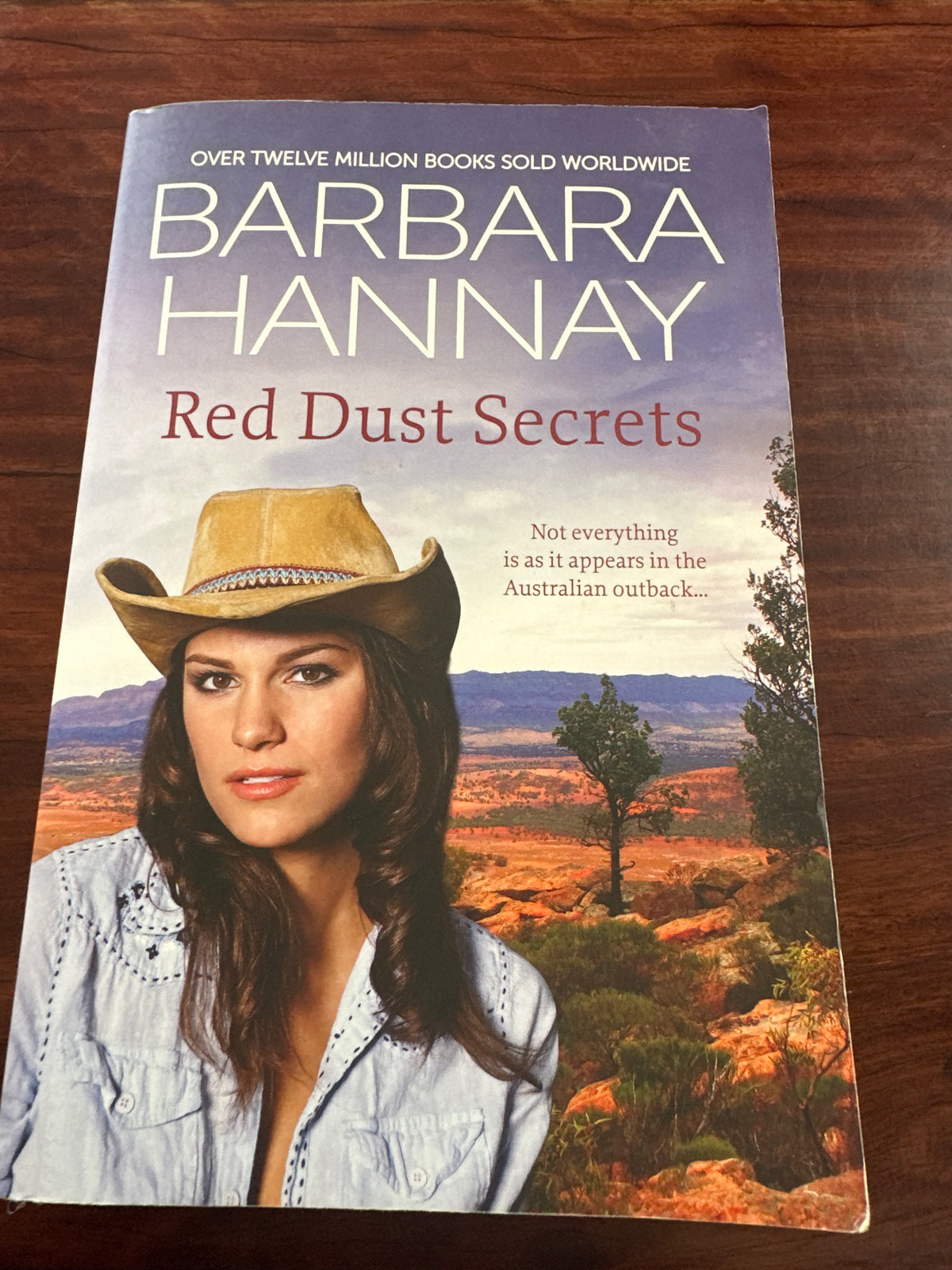 Barbara Hannay Red Dust Secrets front cover