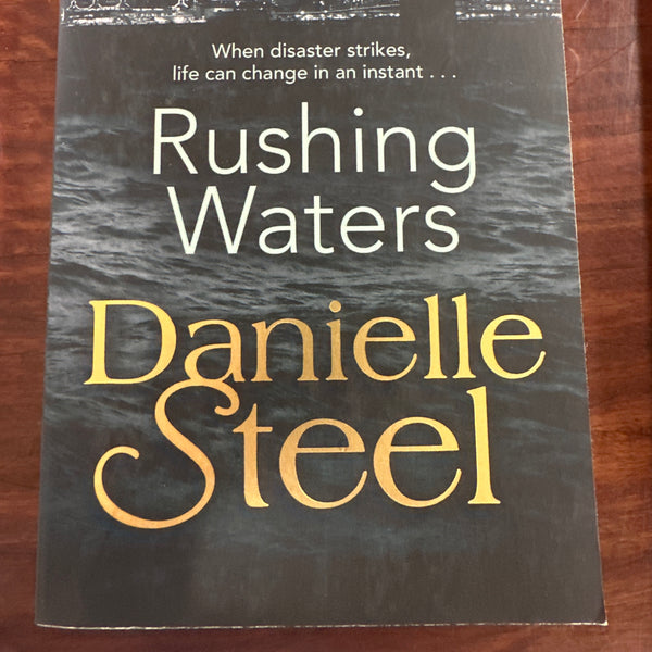 Danielle Steel Rushing Waters Cover