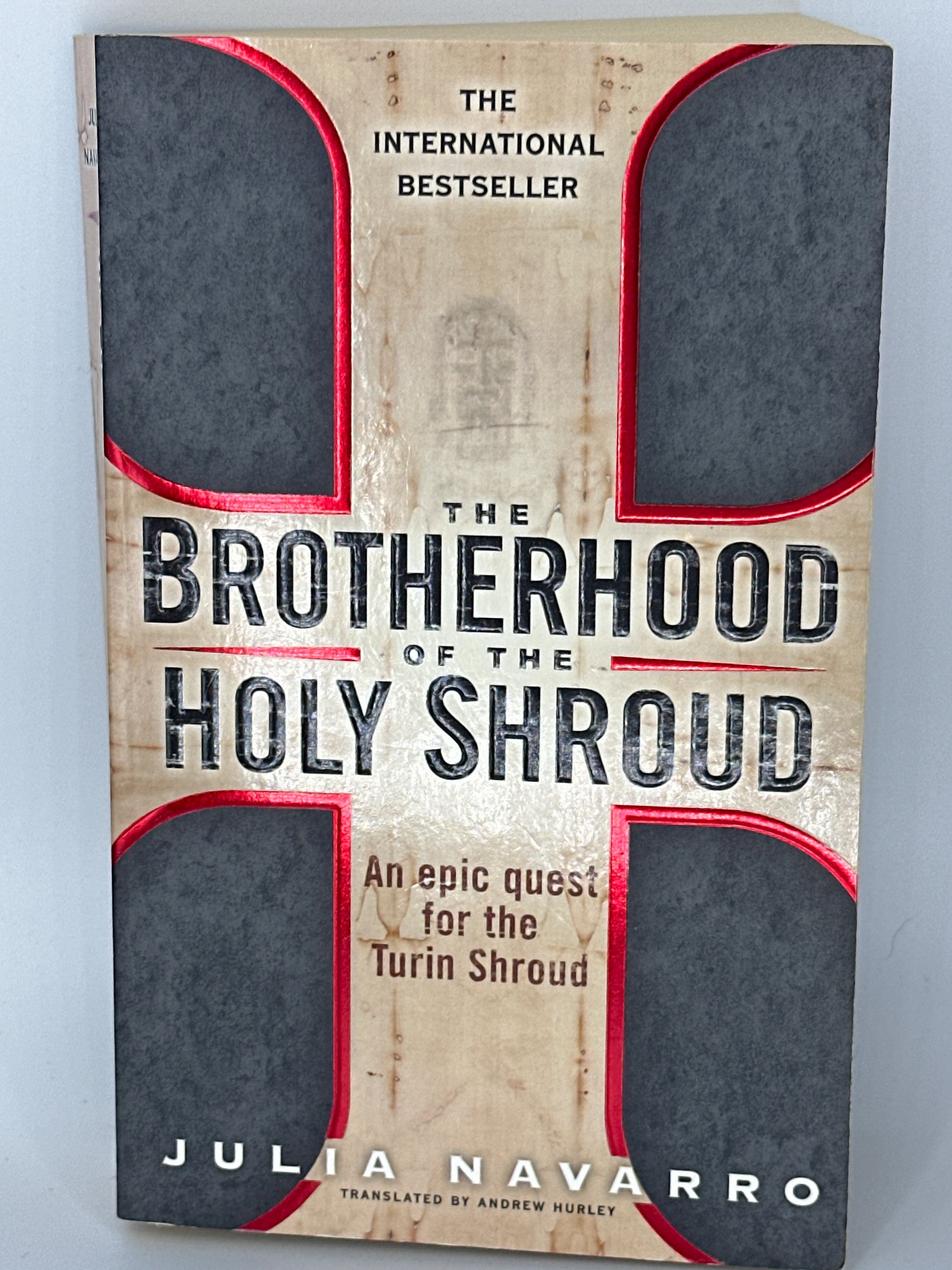 The Brotherhood of the Holy Shroud Julia Navarro front cover used book