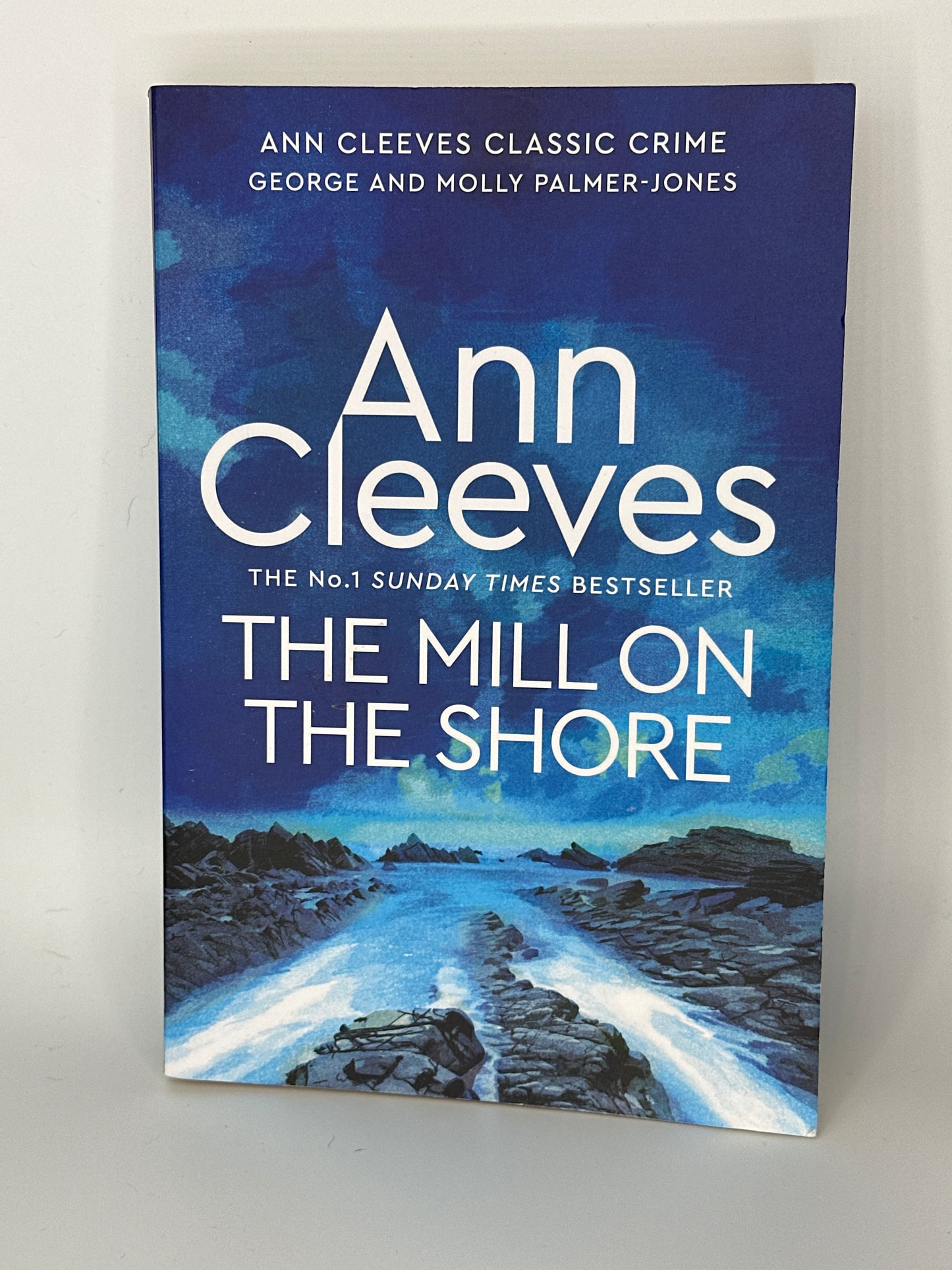 The Mill on the Shore: A George and Molly Palmer-Jones Novel 7 Ann Cleeves actual cover used books