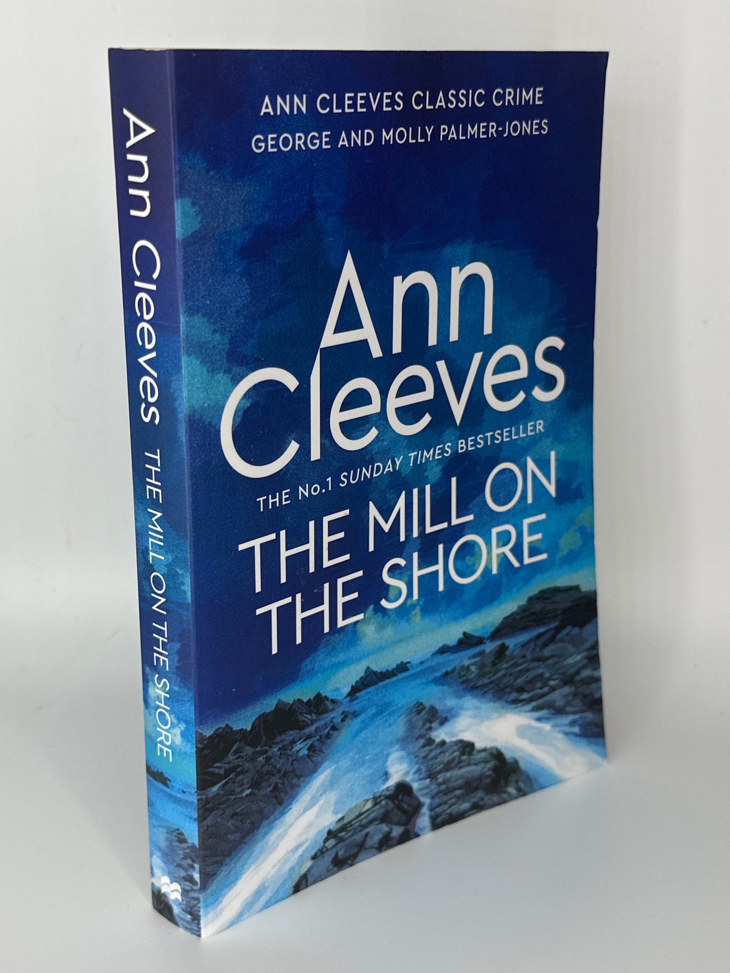 The Mill on the Shore: A George and Molly Palmer-Jones Novel 7 Ann Cleeves actual spine used books