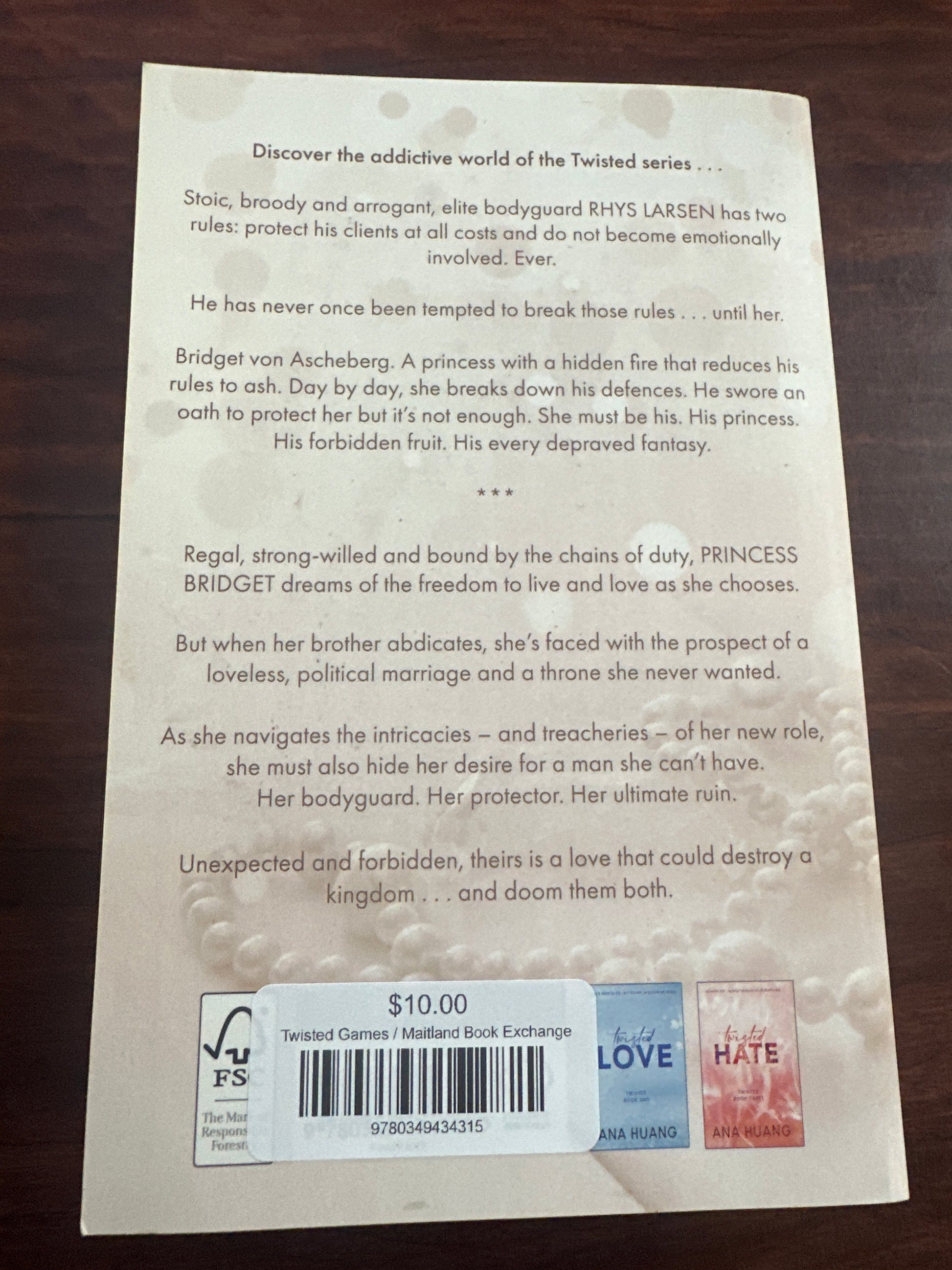 Book cover of 'Twisted Games' by Ana Huang back cover