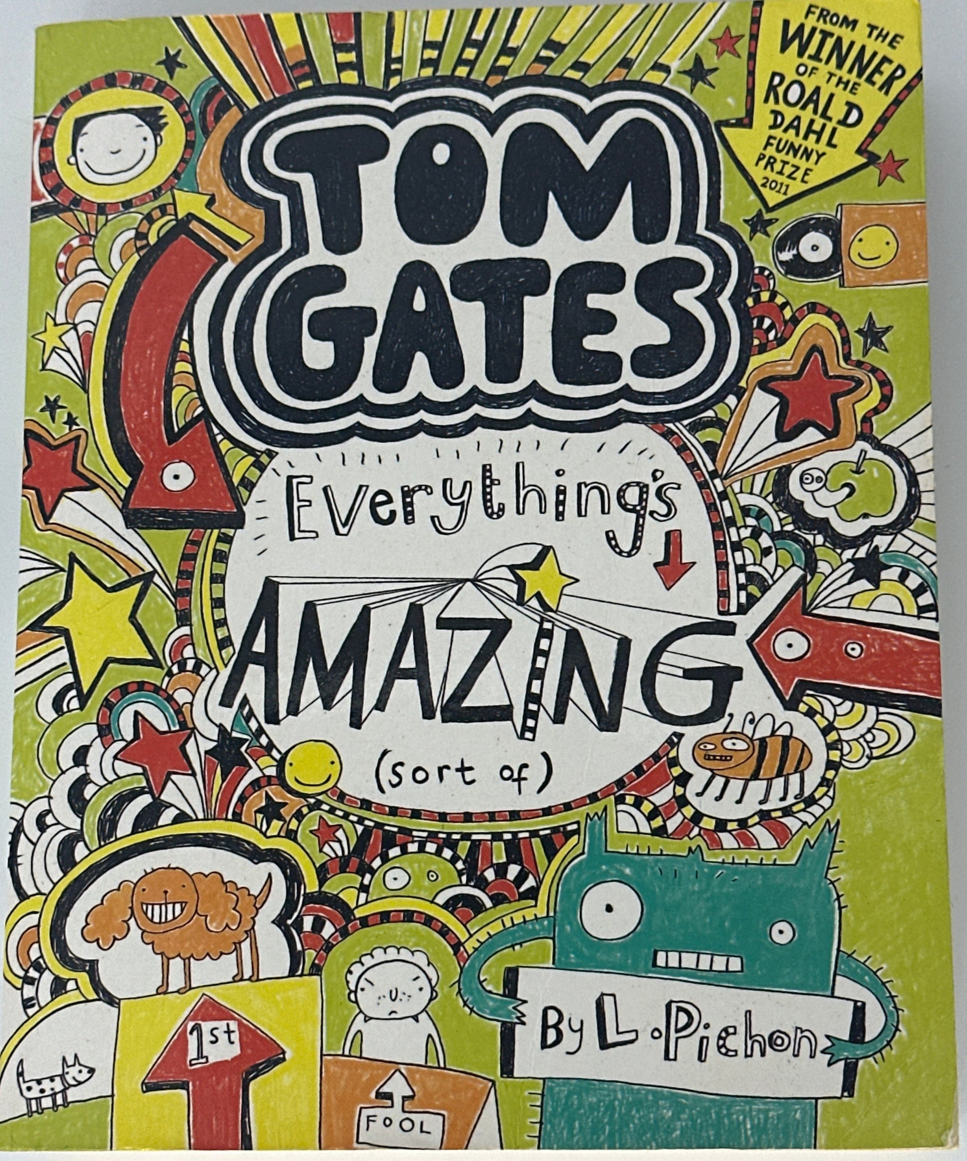 Tom Gates everything's amazing (sort of). by liz pichon front cover image